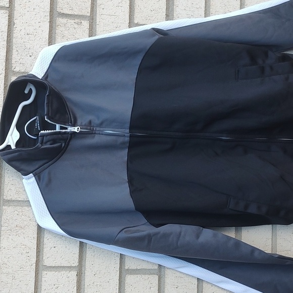 Gray Jacket* - Picture 5 of 9